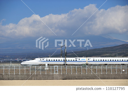 Tokaido Shinkansen Mishima-Shinfuji JR Tokai N700 series 0 series Z formation Nozomi Tokaido Shinkansen Mishima-Shinfuji JR Tokai N700 series 0 series Z formation Nozomi 110127795