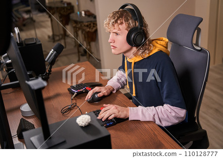 Young active guy in his room 110128777