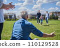 Back view of the senior man spread his arms while meeting his little granddaughter 110129528
