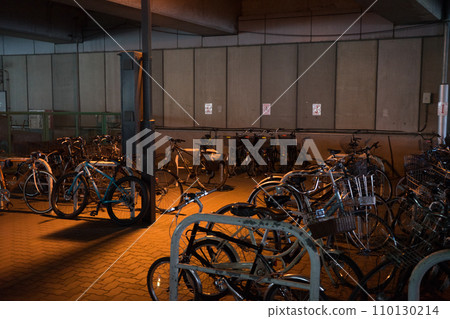 鐵路下自行車停車場 110130214