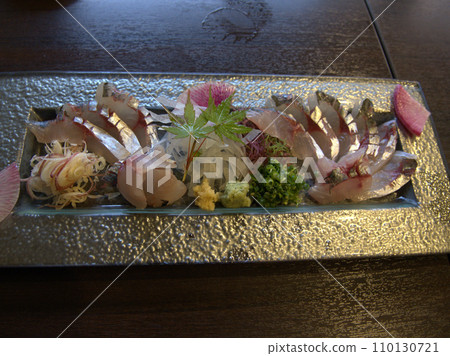 Seki mackerel sashimi restaurant Toyotsune Beppu main store Kitahama, Beppu City, Oita Prefecture Seki mackerel sashimi restaurant Toyotsune Beppu main store Kitahama, Beppu City, Oita Prefecture 110130721