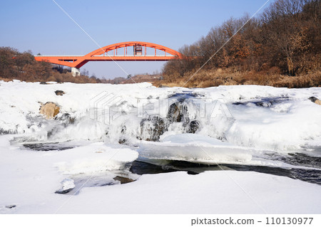 Winter scenery of the Hantan River Winter scenery of the Hantan River 110130977