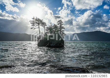 Lake Towada late autumn Lake Towada late autumn 110132965