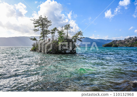 Lake Towada late autumn Lake Towada late autumn 110132968