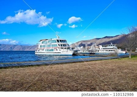 Lake Towada late autumn Lake Towada late autumn 110132986