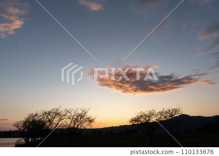 Dusk at Lake Hirako, the lake next to Lake Biwa, Kusatsu City, Shiga Prefecture Dusk at Lake Hirako, the lake next to Lake Biwa, Kusatsu City, Shiga Prefecture 110133676