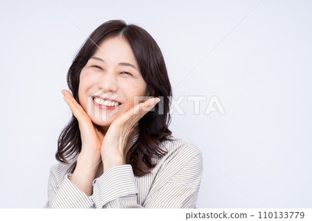 Middle-aged women's beauty 110133779