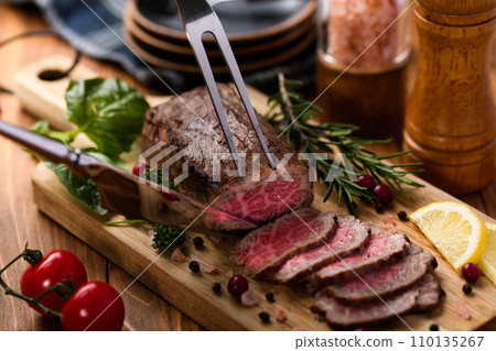 Domestic Japanese Black Beef Roast Beef 110135267