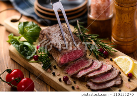 Domestic Japanese Black Beef Roast Beef 110135270