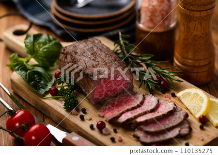 Domestic Japanese Black Beef Roast Beef Domestic Japanese Black Beef Roast Beef 110135275