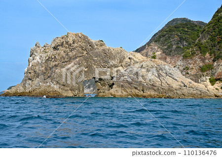 Nagato City, Yamaguchi Prefecture, View from the Aomi Island Pleasure Boat, Maritime Alps, exposed rock surface Nagato City, Yamaguchi Prefecture, View from the Aomi Island Pleasure Boat, Maritime Alps, exposed rock surface 110136476