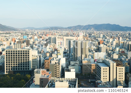從香川縣政府展望台（河原町方向）看到的高松市區 110140324