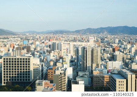 從香川縣政府展望台（河原町方向）看到的高松市區 110140325