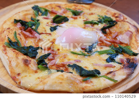 Italian Bismarck pizza with hot spring egg 110140529