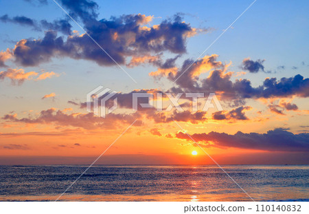 Beautiful sea and sunrise in Ibaraki Prefecture 110140832