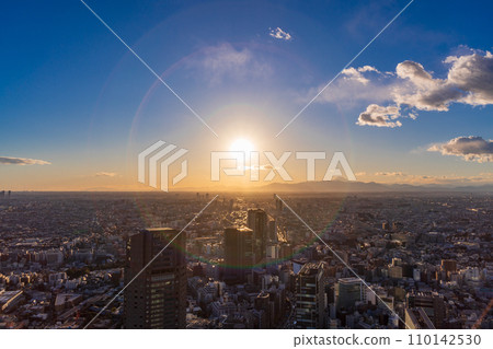 （東京）從澀谷看到的西東京和富士山的夜景 110142530