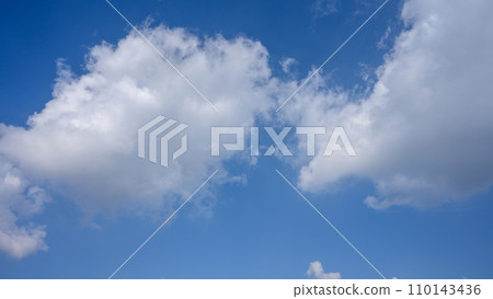 White clouds flowing in the blue sky 110143436