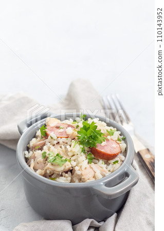 Chicken bog dish with smocked sausages, in small pot, vertical, copy space Chicken bog dish with smocked sausages, in small pot, vertical, copy space 110143952