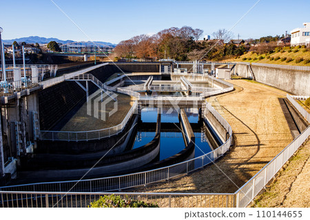 Tokyo Metropolitan Bureau of Waterworks Hamura Water Intake Station - Relocation gate and settling pond based on flow rate 110144655