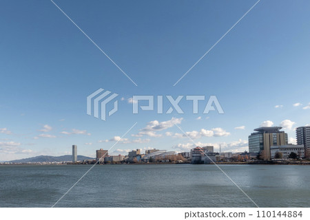 琵琶湖的冬季景色 琵琶湖的冬季景色 110144884
