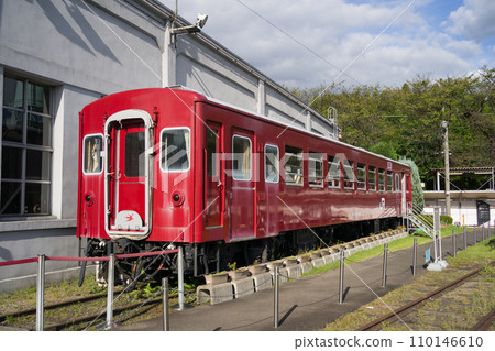 50 series passenger car red train 110146610