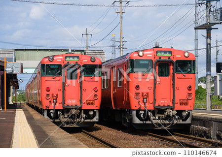 San'in Main Line Mikuya Station Kiha 40 Kiha 47 Tarako color Metropolitan area color 110146674