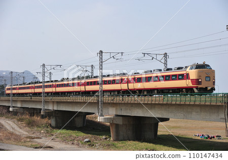 北陸幹線青海絲魚川 JR 東日本 485 系 K2 編組（新潟）北越 110147434