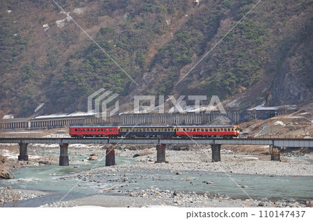 大糸線 平岩北小谷 JR西日本 木葉52-115+木葉52-125+木葉52-156（糸魚川） 110147437