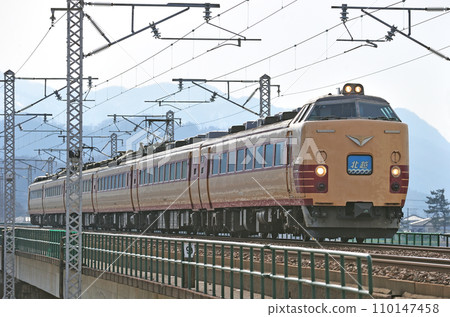北陸本線青海絲魚川 JR 東日本 485 系 T18 編組(新潟)北越 北陸本線青海絲魚川 JR 東日本 485 系 T18 編組(新潟)北越 110147458