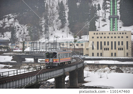 大糸線 小瀧根地 JR West Kiha 120-329（糸魚川） 110147460