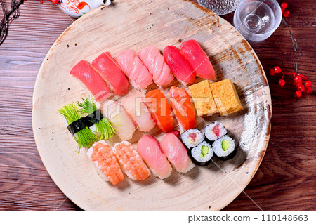 優質外帶壽司，優質壽司，壽司，海鮮菜餚，金槍魚，鮭魚，蝦，河童卷，雞蛋等。 110148663