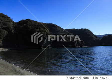 Winter at Koura Coast (Minamiizu Town, Kamo District, Shizuoka Prefecture, Izu Peninsula) Winter at Koura Coast (Minamiizu Town, Kamo District, Shizuoka Prefecture, Izu Peninsula) 110148769