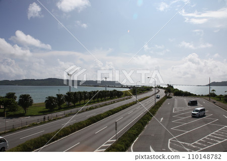Scenery of underwater road_Okinawa Prefecture 110148782