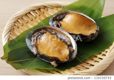 Hokkaido abalone on a colander 110150733