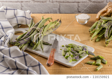 Heap of green beans 110150921