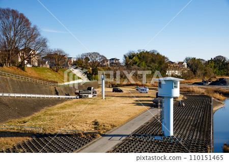 東京羽村市小作取水堰土砂疏浚運輸作業 東京羽村市小作取水堰土砂疏浚運輸作業 110151465