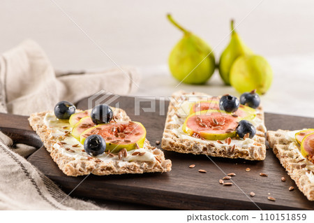 Multigrain crispread appetizer Multigrain crispread appetizer 110151859