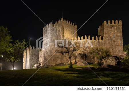 Medieval castle in Guimaraes at night Medieval castle in Guimaraes at night 110151861