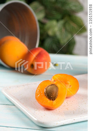 Delicious ripe apricots 110151938
