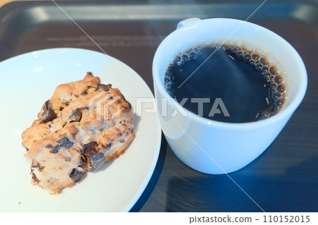 Hot coffee and triangular chocolate scone 110152015