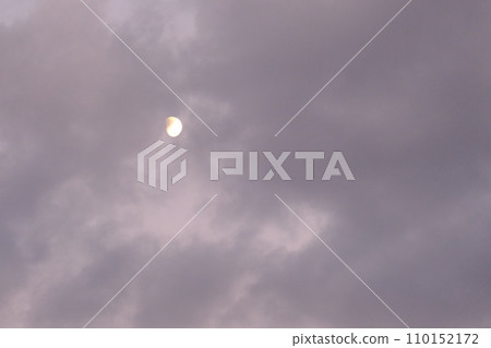 sun in black clouds 110152172