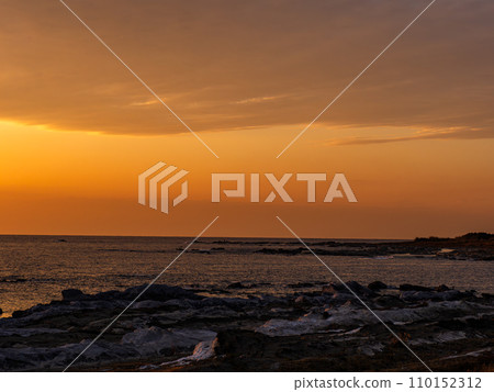 Sunset over the Oshima sea seen from Minamiboso Ito Sunset over the Oshima sea seen from Minamiboso Ito 110152312