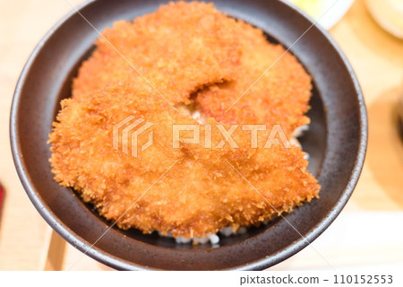 Strawberry cutlet bowl with only cutlet on top Strawberry cutlet bowl with only cutlet on top 110152553