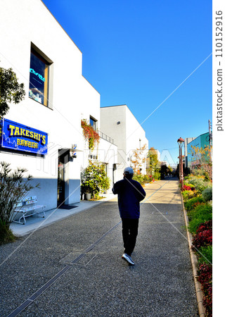 Scenery of reloading commercial facilities in a newly developed area between Shimokitazawa Station and Tohokuzawa Station 110152916