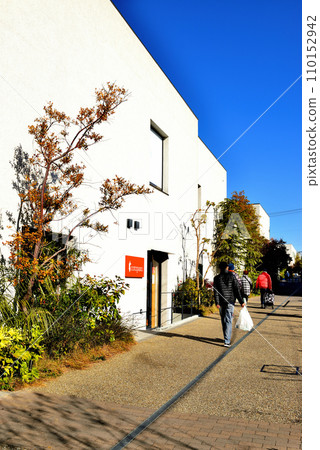 Scenery of reloading commercial facilities in a newly developed area between Shimokitazawa Station and Tohokuzawa Station 110152942