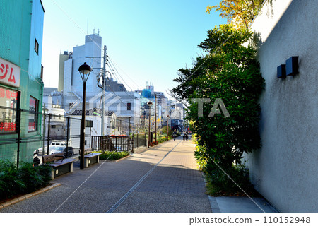 Scenery of reloading commercial facilities in a newly developed area between Shimokitazawa Station and Tohokuzawa Station 110152948
