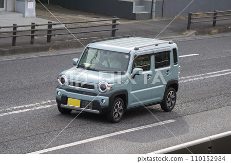 2box light passenger car road driving 2box light passenger car road driving 110152984