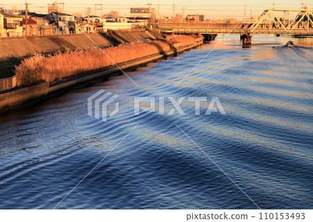 boat ripples 110153493