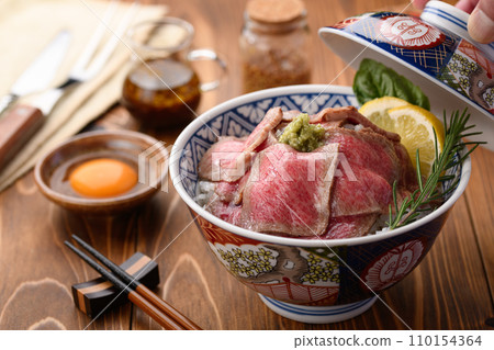烤牛肉碗 烤牛肉碗 110154364
