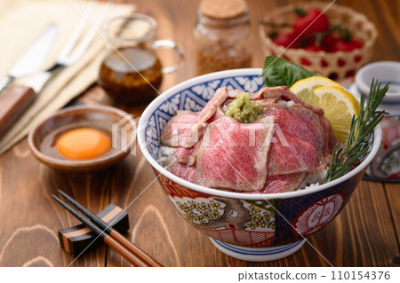 Roast beef bowl 110154376